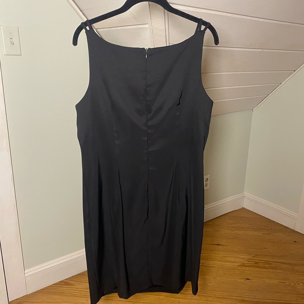 Sleeveless Sheath Black Dress With Seed Bead Details CDC Petites Size 12 - Picture 4 of 7